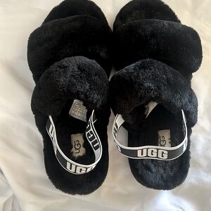 UGG Oh Yeah Slipper Womens 9 Black Soft Sheepskin Sandals Fluffy Fuzzy Cozycore